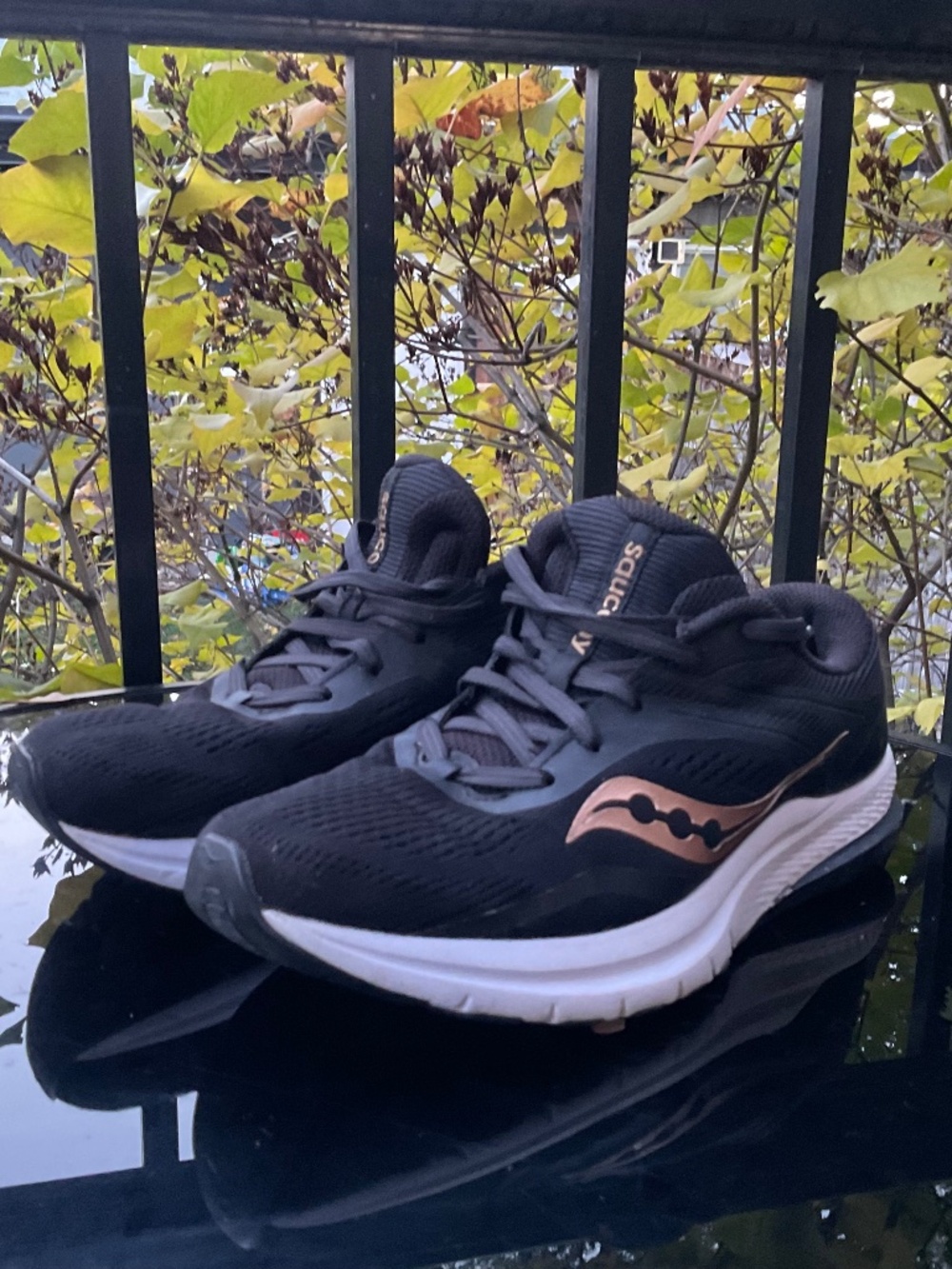 Saucony womens Jazz 22 Size 8.5 Black Rose Gold Running Shoes